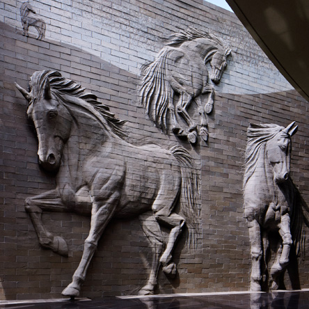 横浜山手T邸 馬レリーフ