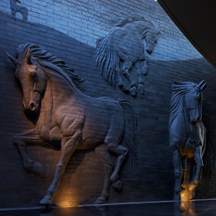 横浜山手T邸　馬レリーフ