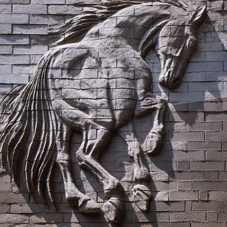 横浜山手T邸　馬レリーフ